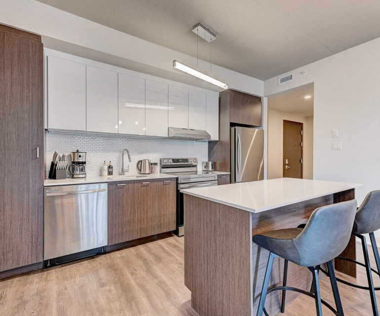 Condo 2 chambres - Ville St-Laurent - Meublés